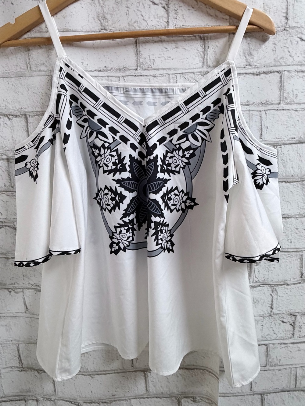 Cold-Shoulder Floral Print Women's Top - White/Black